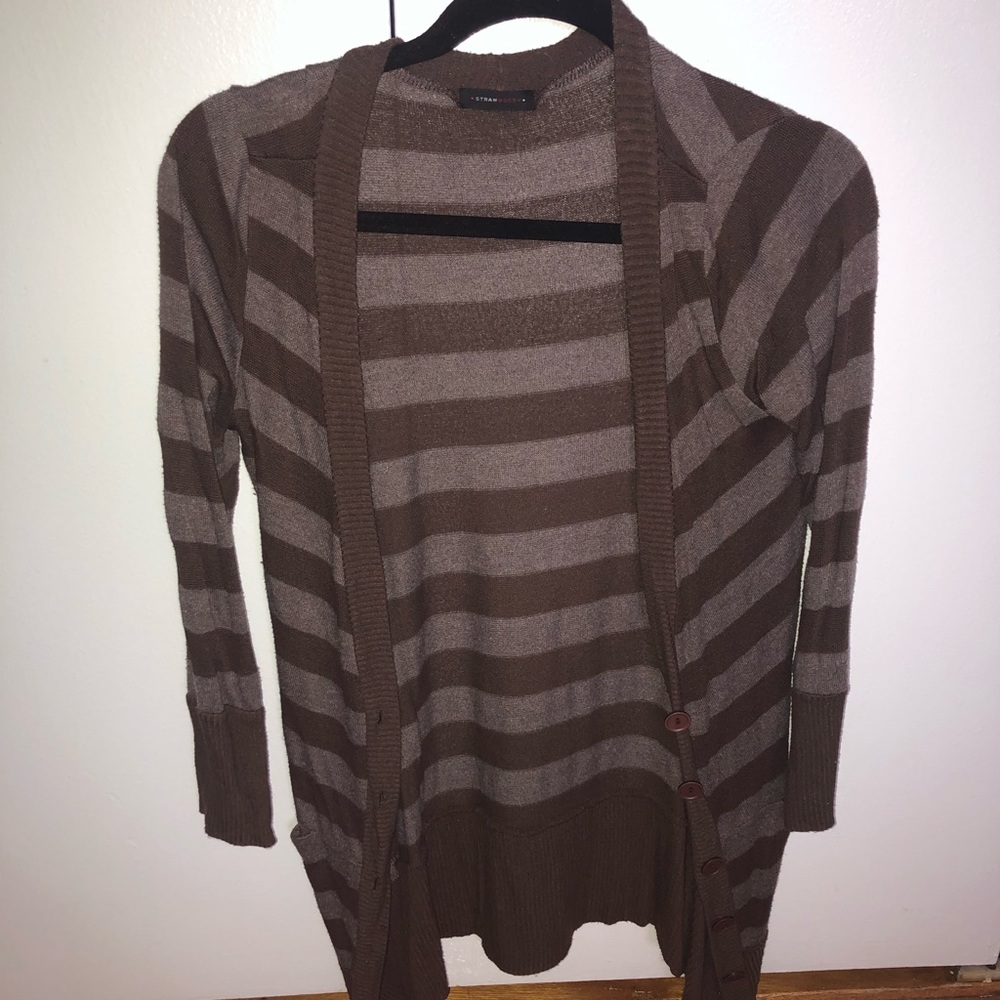 Stripped brown 3/4 sleeve shall